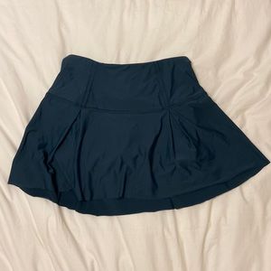 Green Lululemon Tennis Skirt with shorts underneath, Tall Size 4